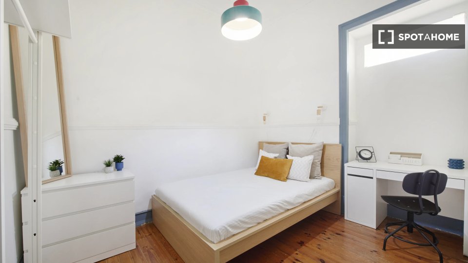Double room Lisbon, 4 beds — photo 10