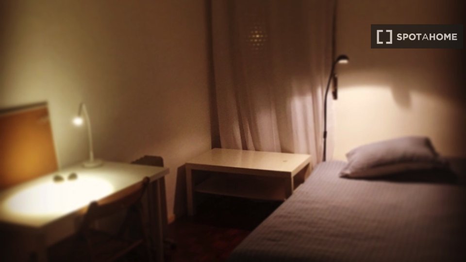 Double room Lisbon, 3 beds, 100m² — photo 2