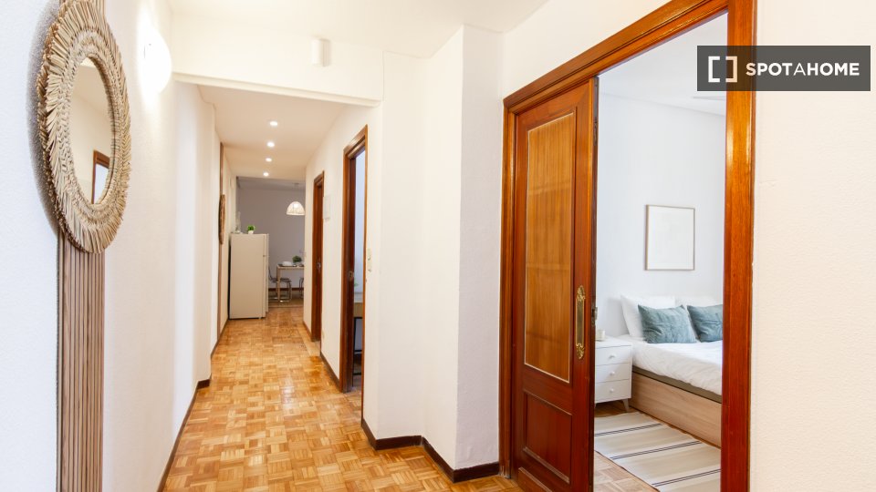 Double room Madrid, 6 beds — photo 36