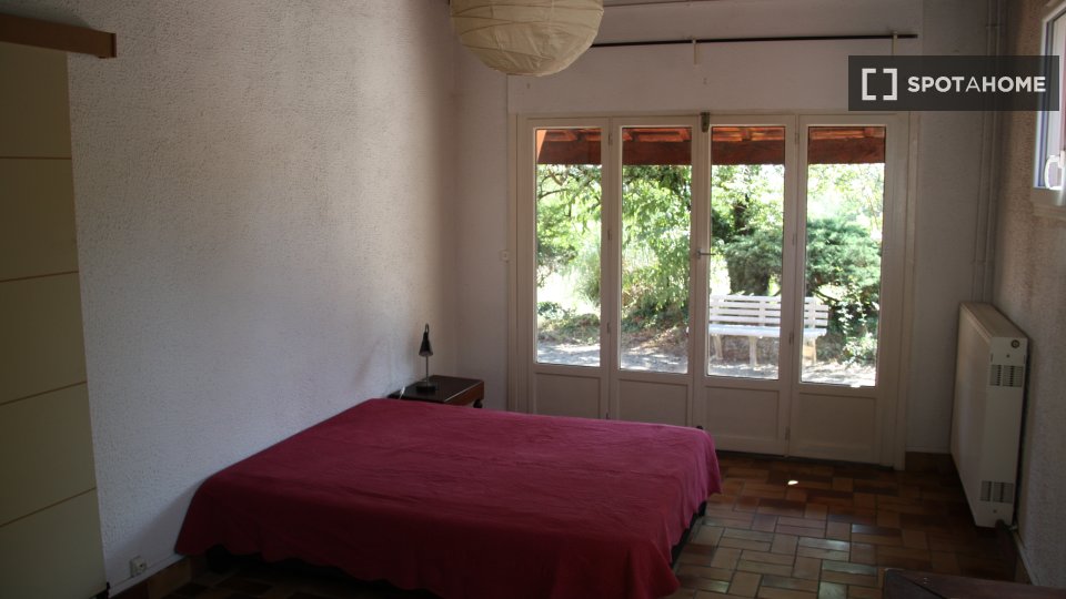 Double room Lyon, 5 beds, 127m² — photo 1
