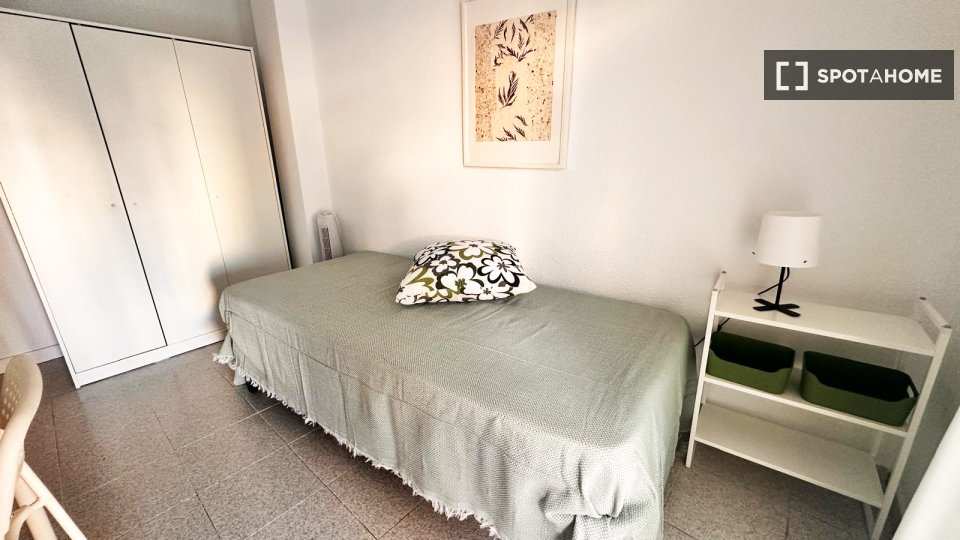Double room Alicante, 6 beds, 110m² — photo 12