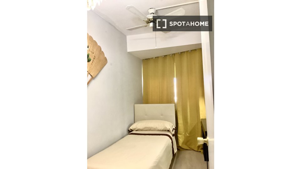 Double room Madrid, 4 beds, 100m² — photo 12