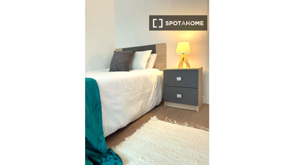 Double room Madrid, 7 beds, 160m² — photo 22
