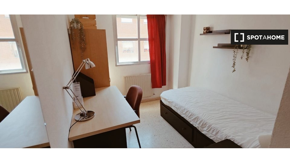 Double room Madrid, 5 beds, 80m² — photo 3
