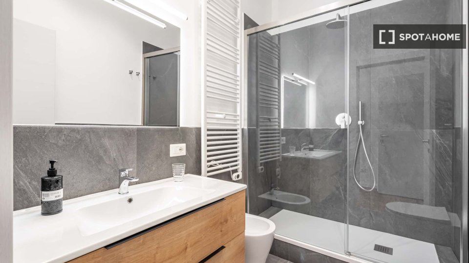 Double room Milan, 1 bed — photo 9