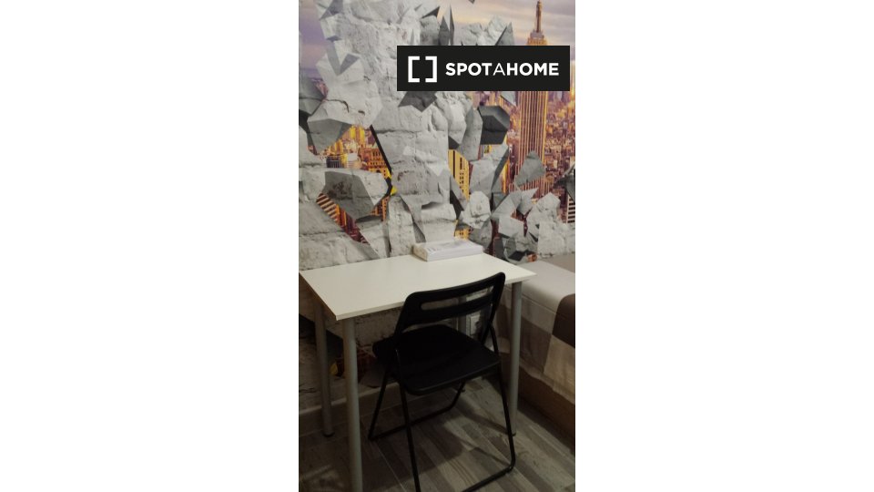Double room Madrid, 3 beds, 68m² — photo 2