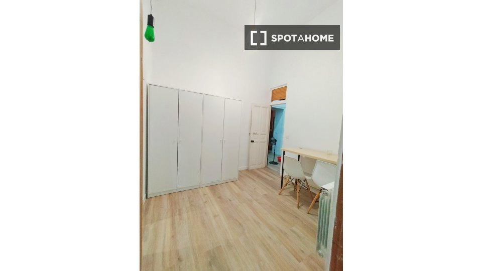 Double room Madrid, 5 beds, 100m² — photo 5