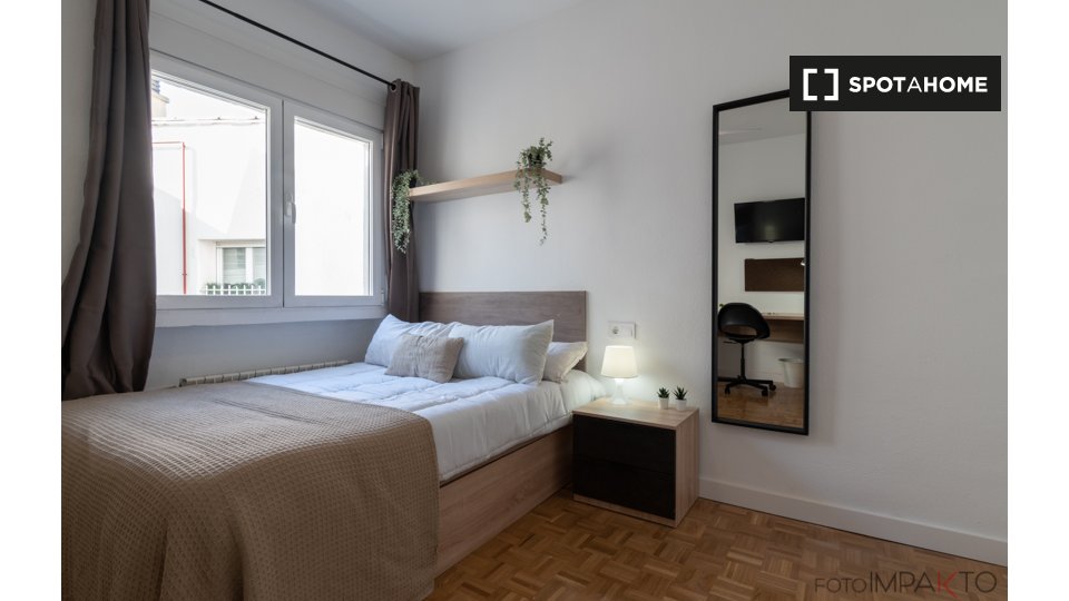 Double room Madrid, 6 beds, 140m² — photo 4