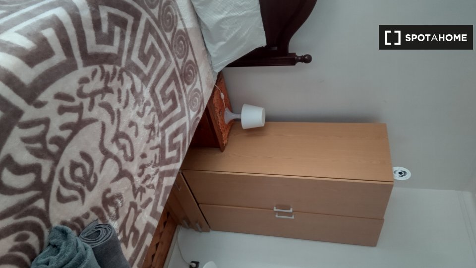 Double room Lisbon, 3 beds, 120m² — photo 7