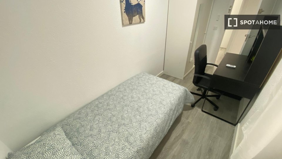 Double room Madrid, 4 beds — photo 11