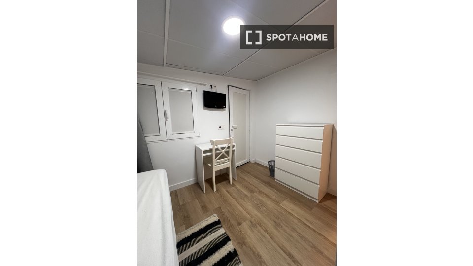 Double room Madrid, 8 beds, 275m² — photo 12