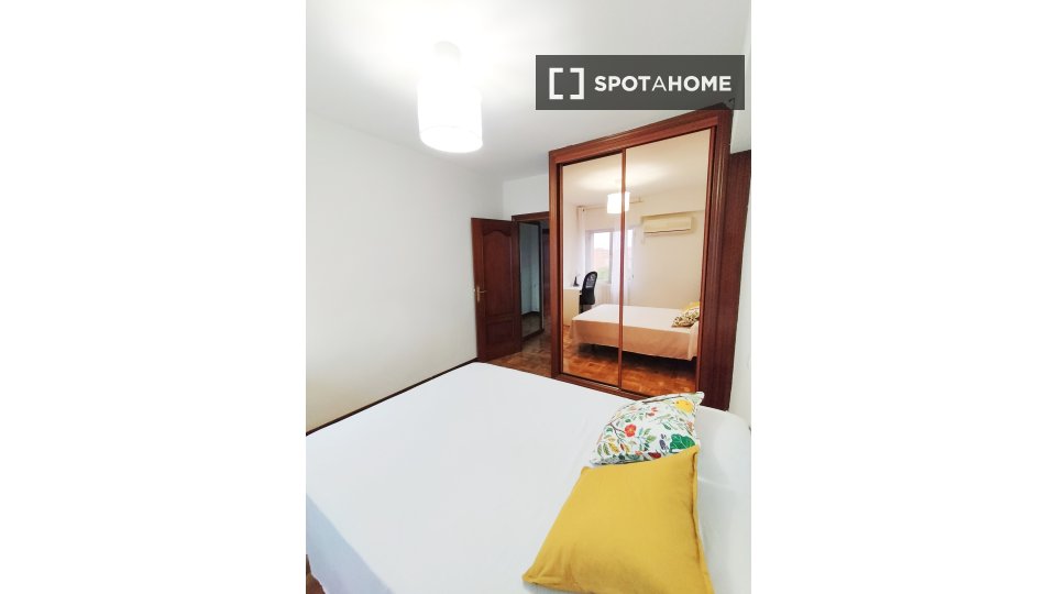 Double room Madrid, 3 beds, 95m² — photo 12