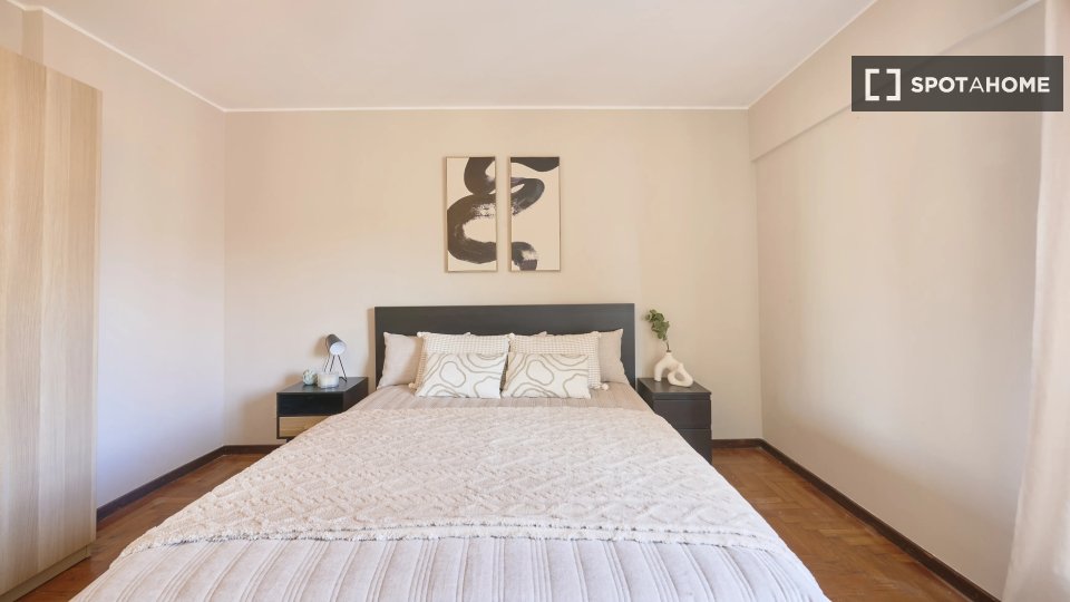 Double room Lisbon, 5 beds — photo 11