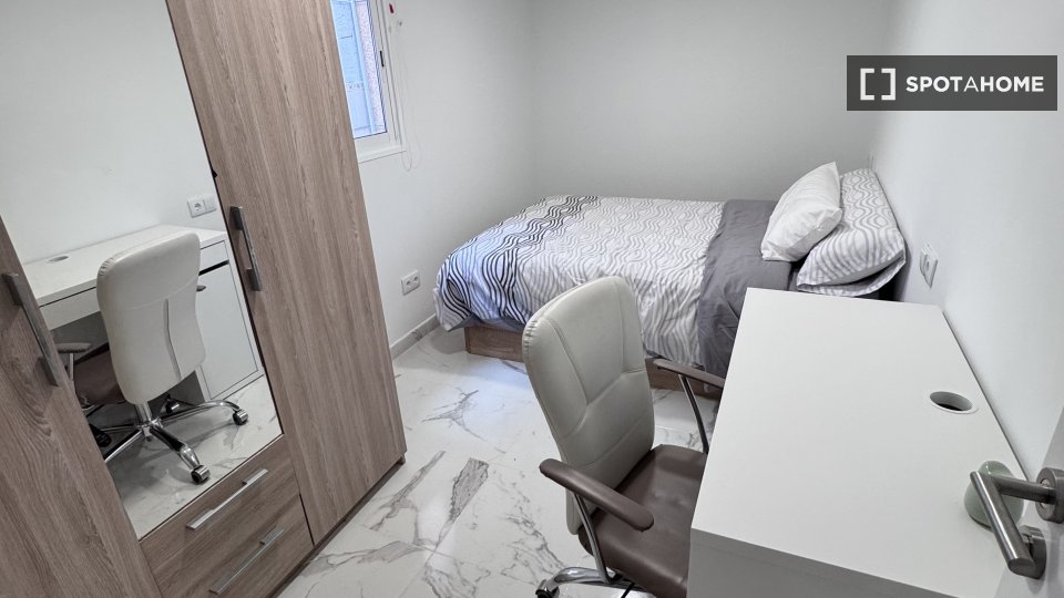 Double room Barcelona, 4 beds, 102m² — photo 1