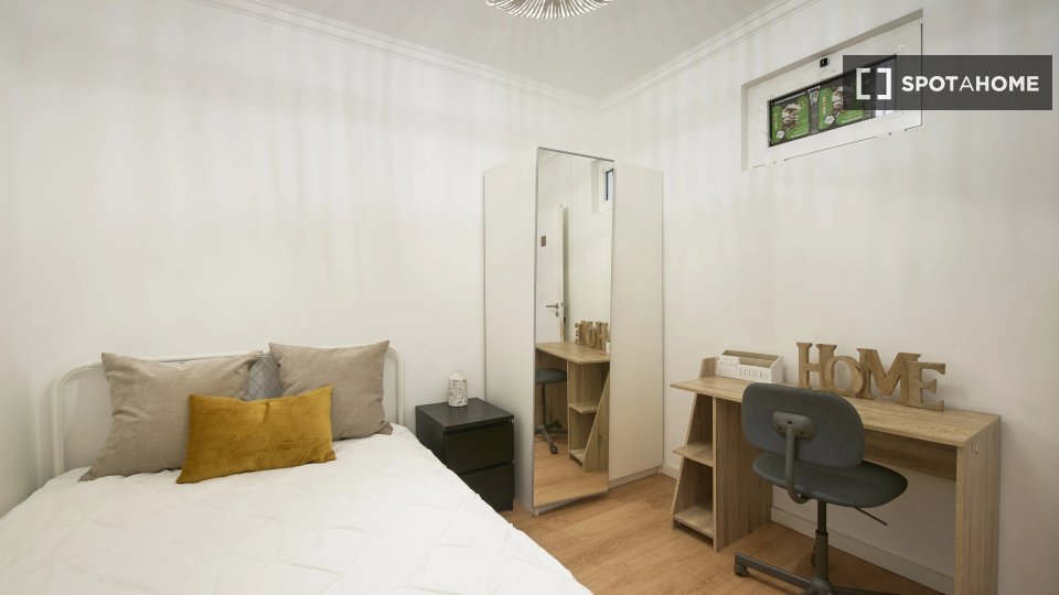 Double room Lisbon, 4 beds — photo 12