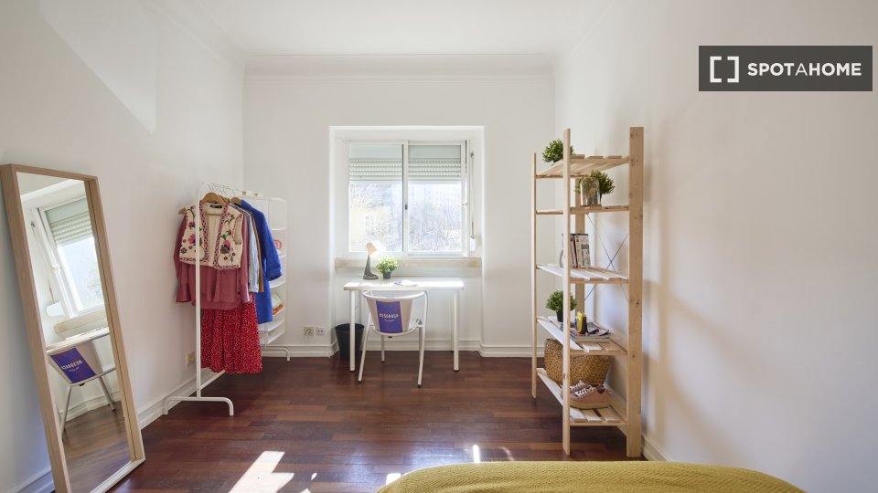 Double room Lisbon, 5 beds — photo 9