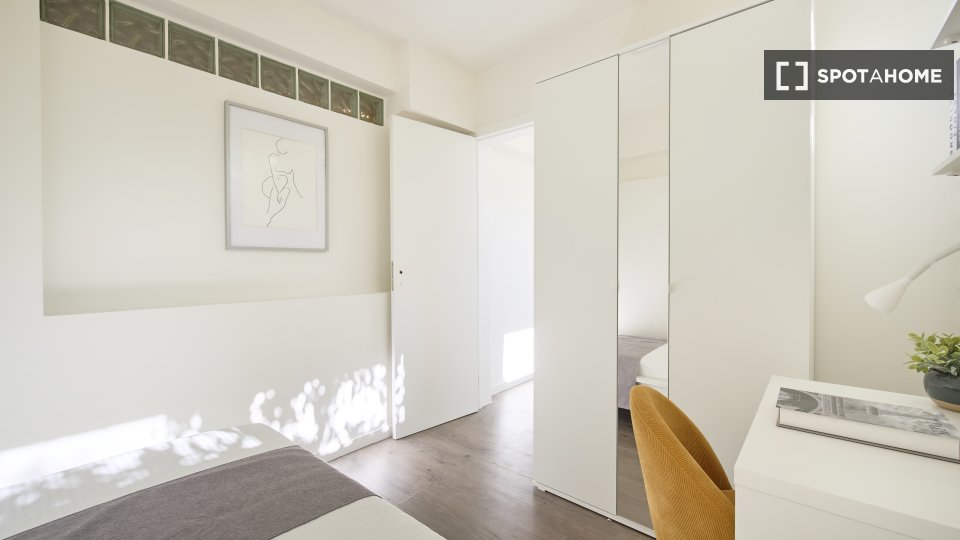 Double room Lisbon, 4 beds — photo 5