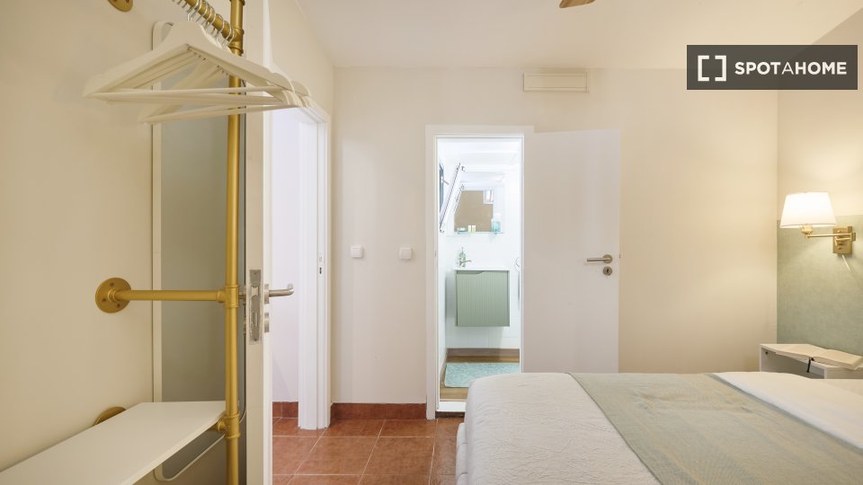 Apartment Lisbon, 1 bed — photo 16
