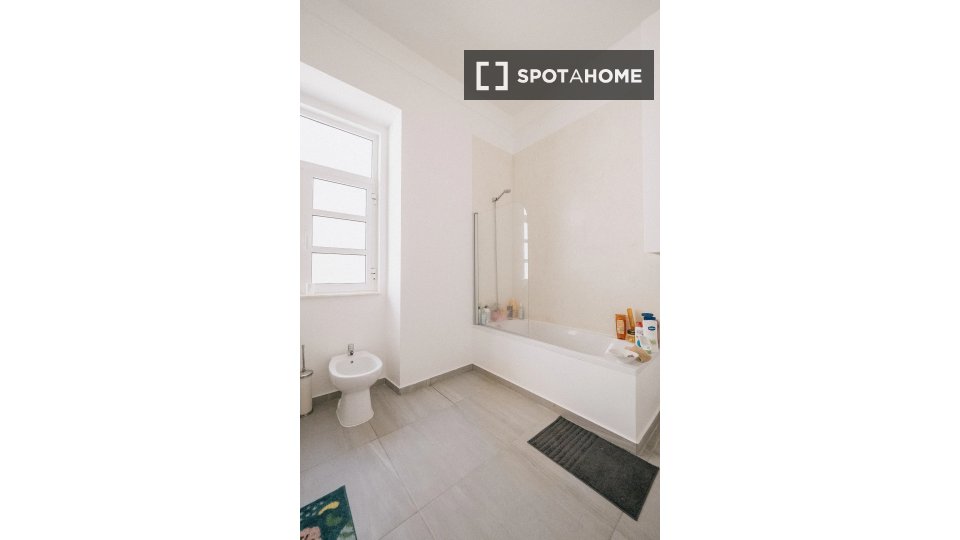 Double room Lisbon, 7 beds — photo 8