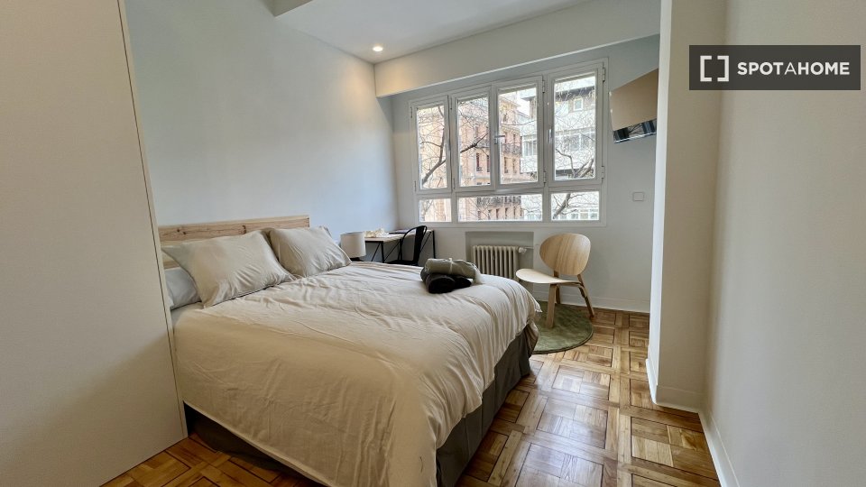 Double room Madrid, 6 beds, 200m² — photo 18