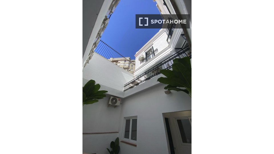 Double room Malaga, 9 beds, 370m² — photo 10