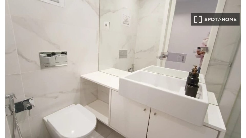 Apartment Lisbon, 2 beds, 70m² — photo 1