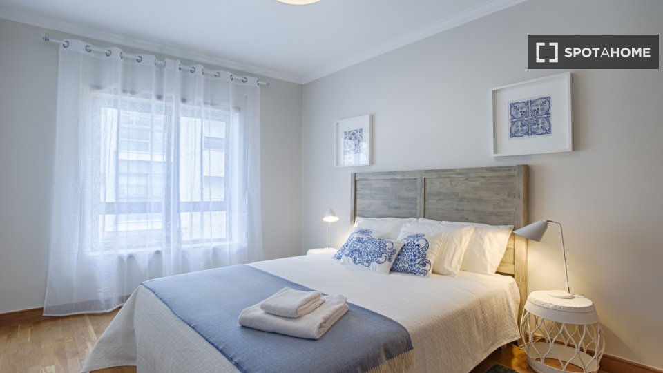 Apartment Lisbon, 2 beds, 67m² — photo 1