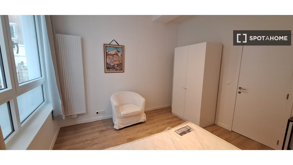 Double room Brussels, 3 beds — photo 8