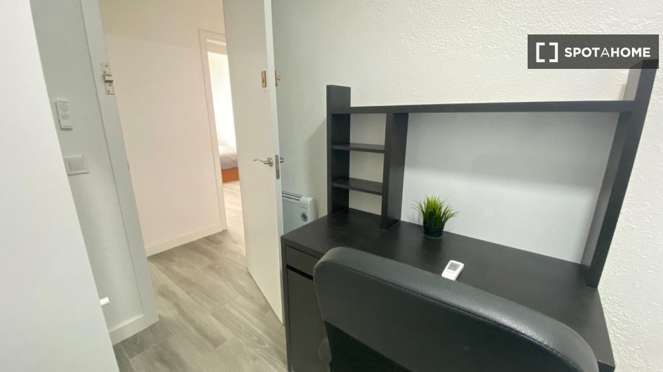 Double room Madrid, 4 beds — photo 12