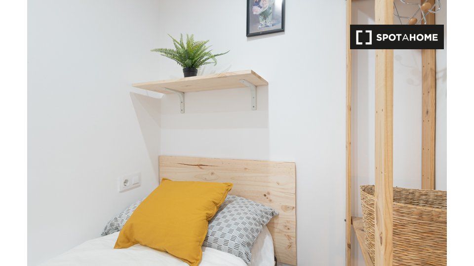 Double room Barcelona, 5 beds, 150m² — photo 3