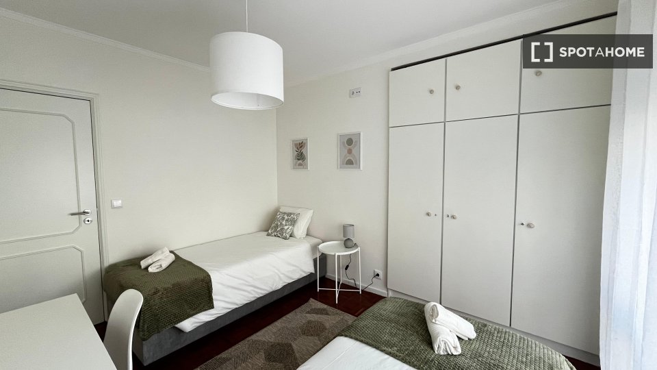 Double room Porto, 3 beds, 80m² — photo 14