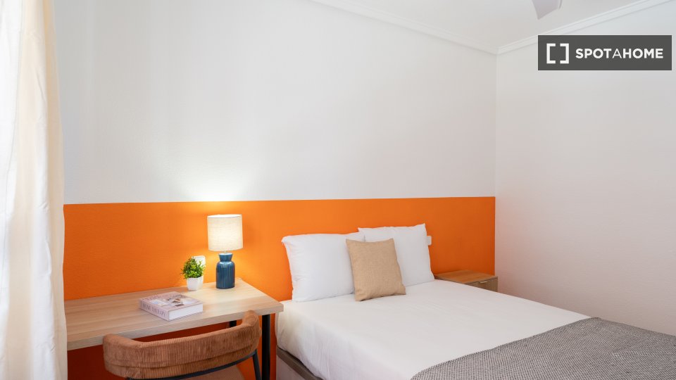 Double room Madrid, 5 beds — photo 1