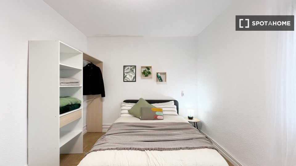 Double room Madrid, 5 beds — photo 4