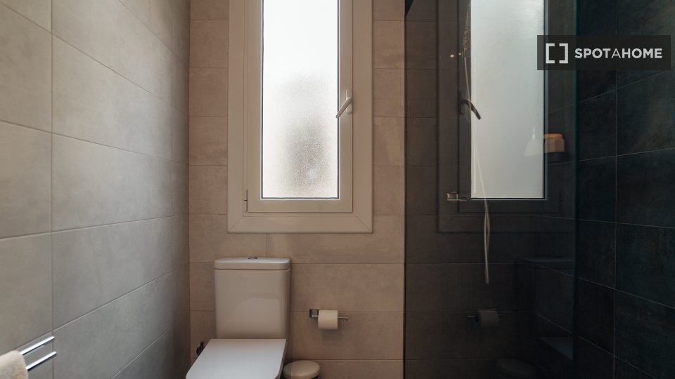 Double room Barcelona, 8 beds, 153m² — photo 3
