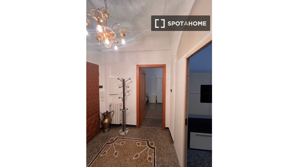Double room Genoa, 3 beds — photo 23