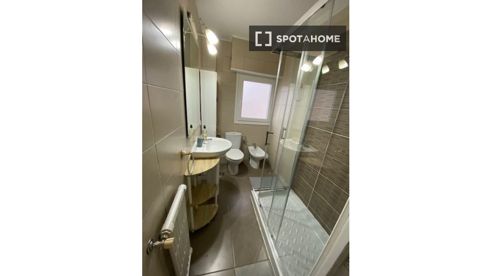 Double room Madrid, 3 beds — photo 9