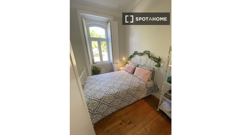 Double room Lisbon, 3 beds, 100m² — photo 8