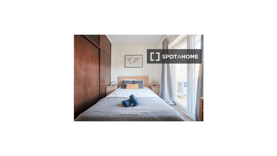 Double room Lisbon, 5 beds — photo 11