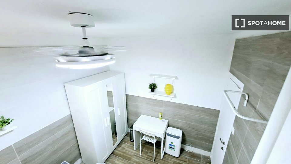 Double room Barcelona, 4 beds, 65m² — photo 84