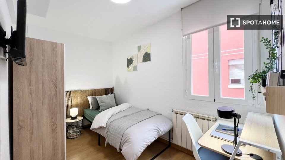 Double room Madrid, 5 beds — photo 2