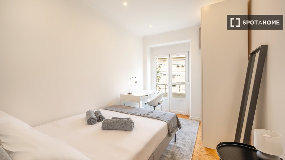 Double room Lisbon, 5 beds — photo 6