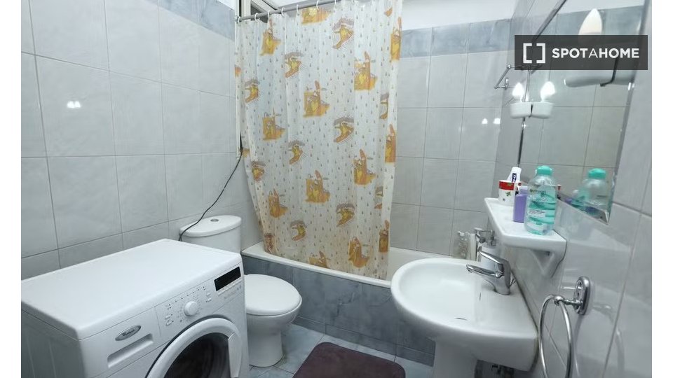 Double room Athens, 4 beds — photo 18