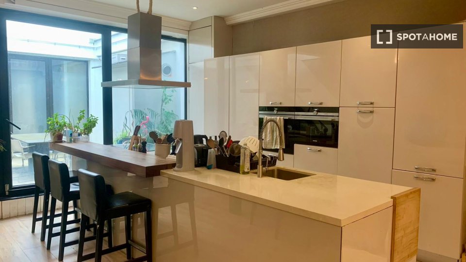 Double room Brussels, 6 beds, 250m² — photo 4