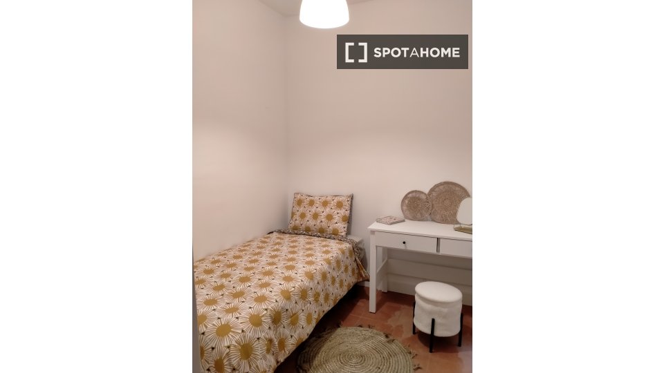 Double room Barcelona, 4 beds, 80m² — photo 5