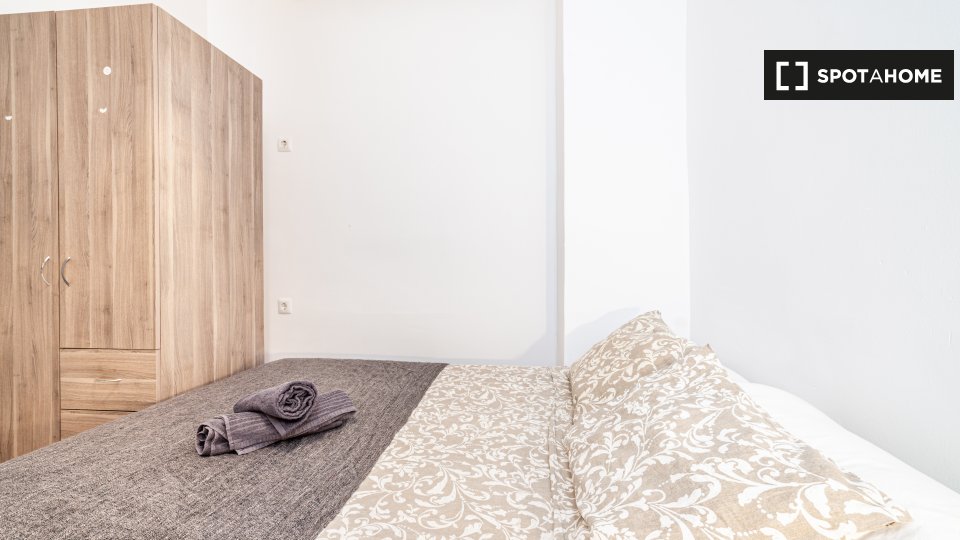 Double room Barcelona, 19 beds, 320m² — photo 3