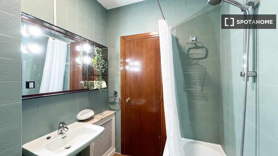Double room Madrid, 6 beds — photo 23