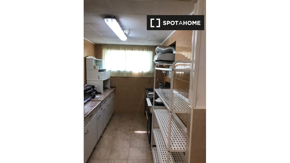 Double room Madrid, 11 beds, 300m² — photo 19