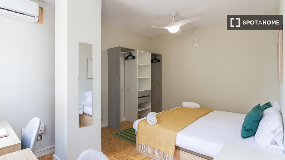 Double room Madrid, 5 beds — photo 22