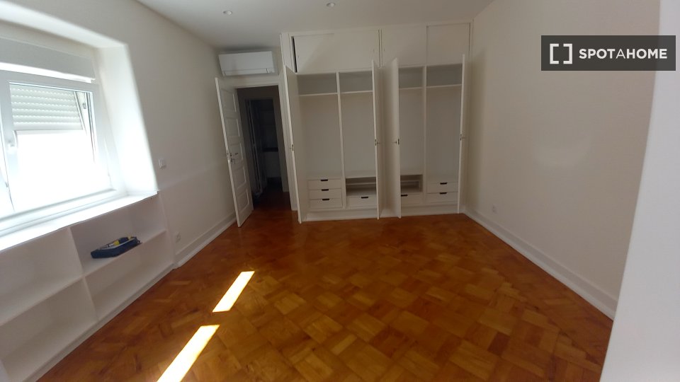 Double room Lisbon, 5 beds, 130m² — photo 7
