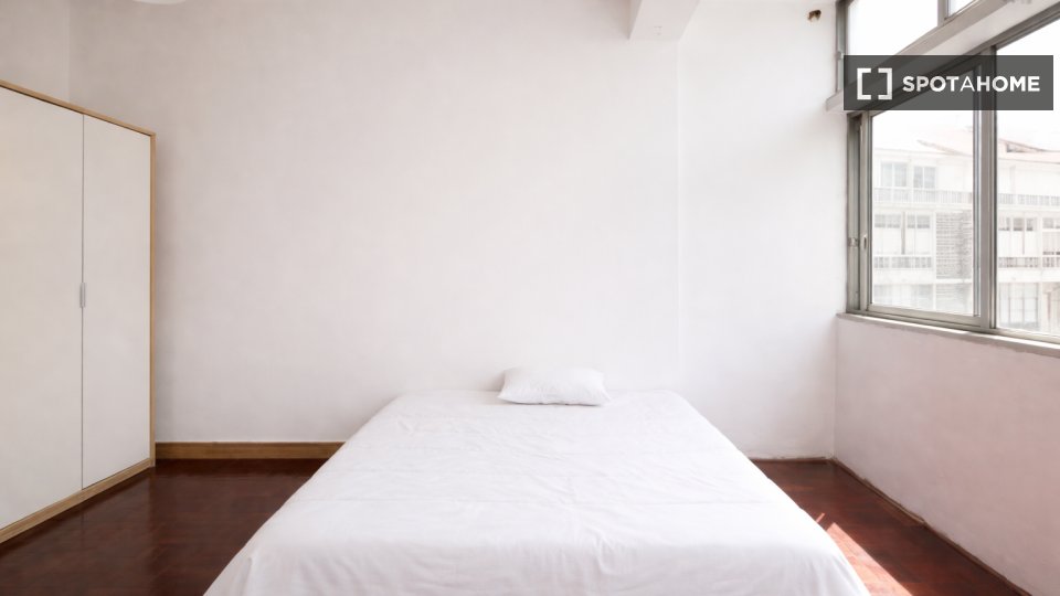 Double room Lisbon, 6 beds — photo 21